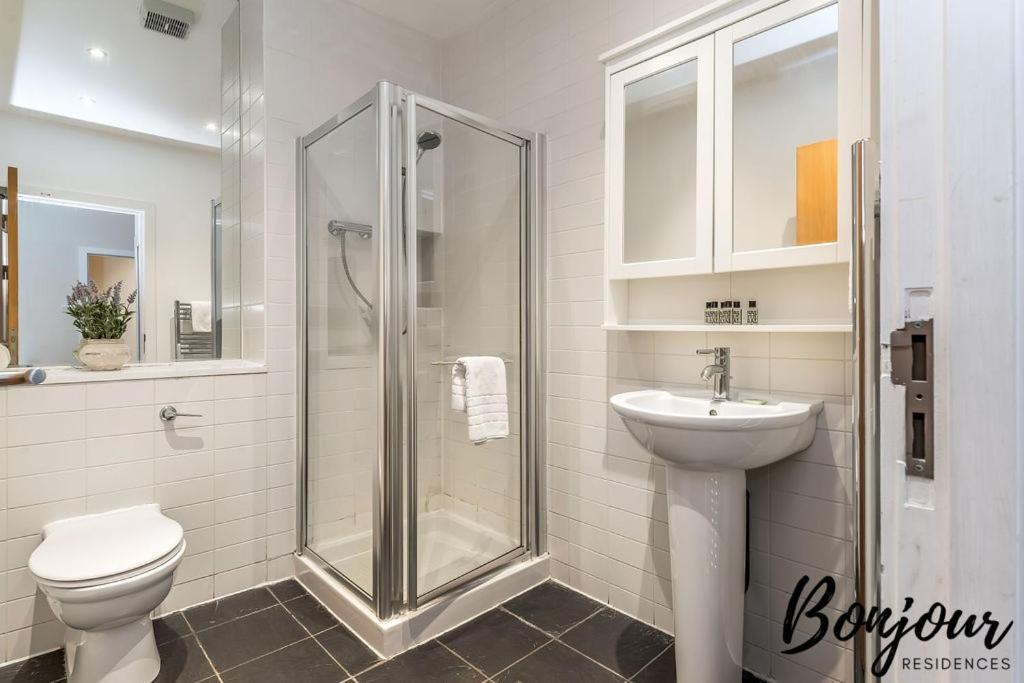 Spacious 2Br-2Ba - Grassmarket - Free Parking By Bonjour Residences Edinburgh Exteriér fotografie