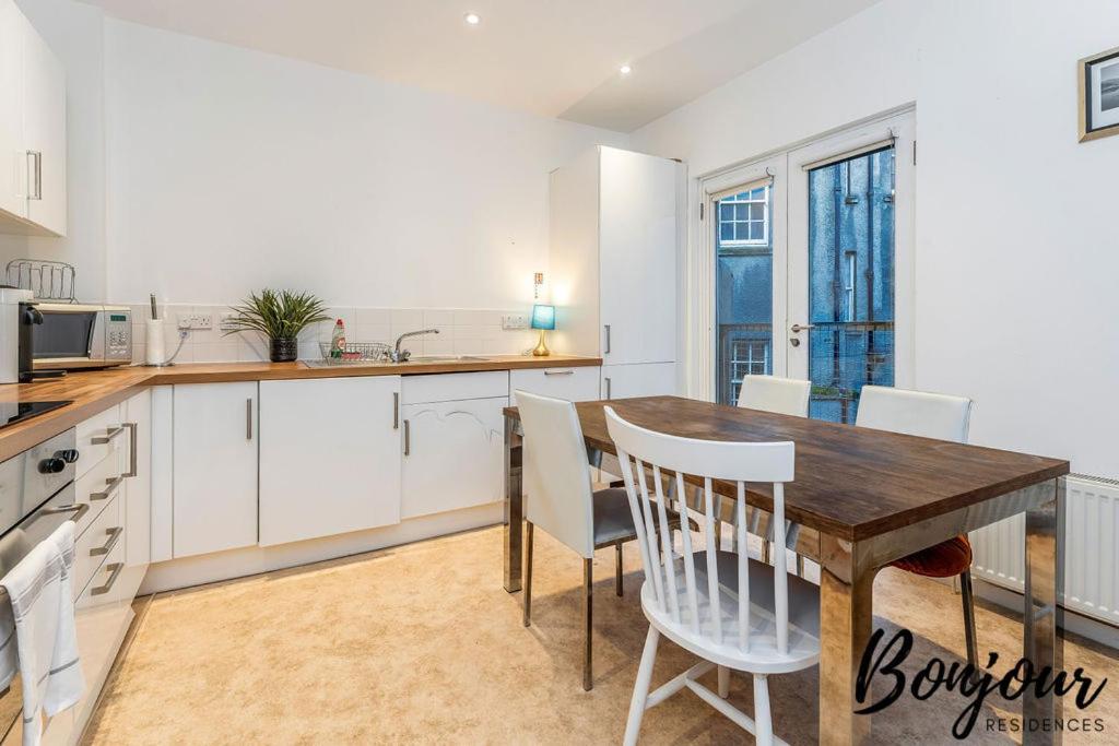 Spacious 2Br-2Ba - Grassmarket - Free Parking By Bonjour Residences Edinburgh Exteriér fotografie