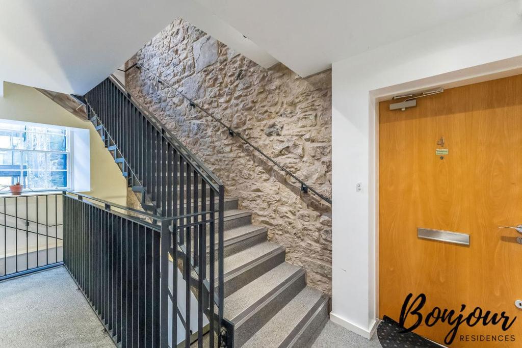 Spacious 2Br-2Ba - Grassmarket - Free Parking By Bonjour Residences Edinburgh Exteriér fotografie