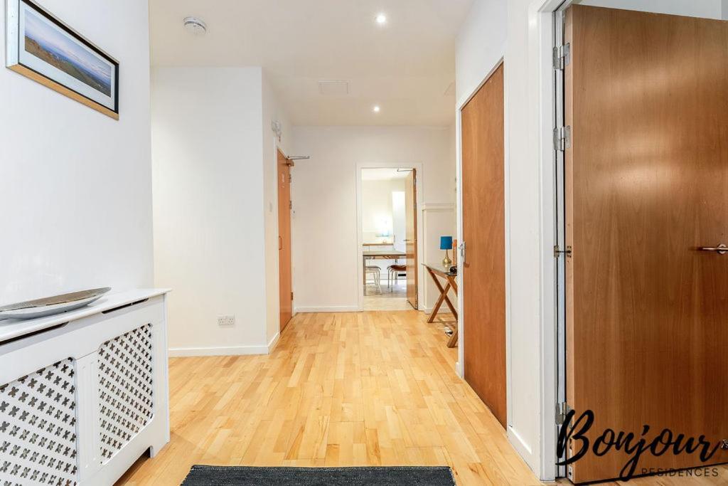 Spacious 2Br-2Ba - Grassmarket - Free Parking By Bonjour Residences Edinburgh Exteriér fotografie